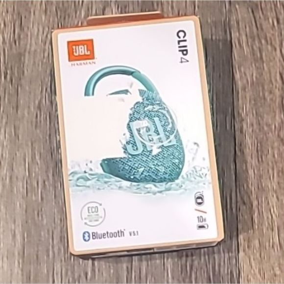 JBL Clip 4 Wireless Bluetooth Speaker- Green - Picture 10 of 11